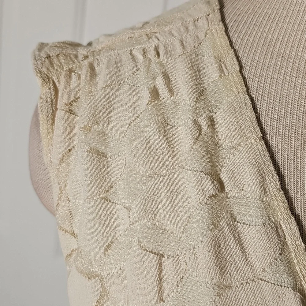 STUDIO M blous elegant‎ Cream Lace. NWT. LINED.